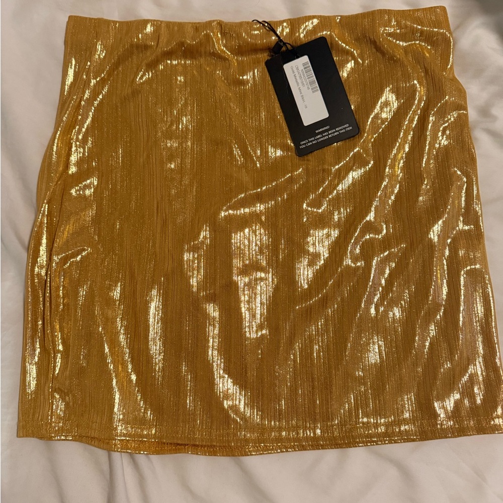PrettyLittleThing Metallic Gold Pleat-Effect Mini Skirt